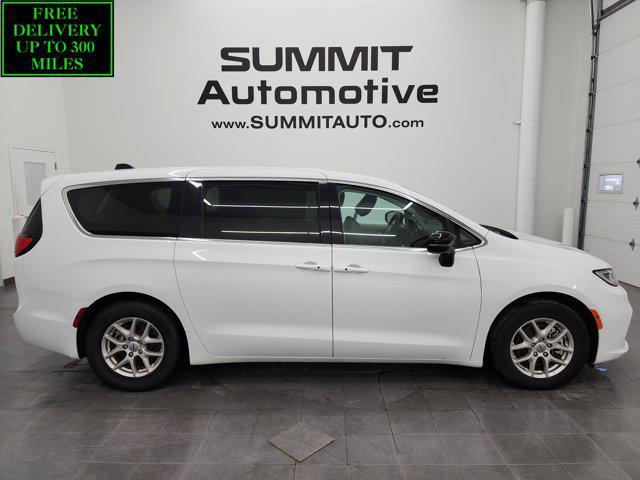 used 2024 Chrysler Pacifica car