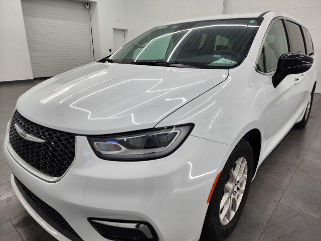 used 2024 Chrysler Pacifica car