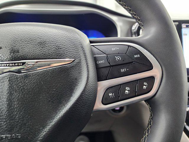 used 2024 Chrysler Pacifica car