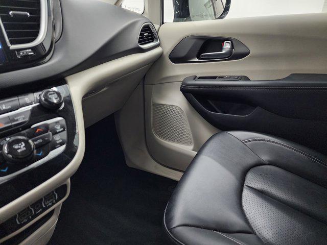 used 2024 Chrysler Pacifica car