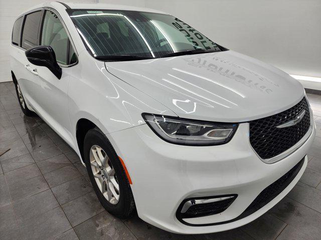 used 2024 Chrysler Pacifica car