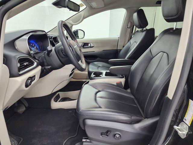 used 2024 Chrysler Pacifica car