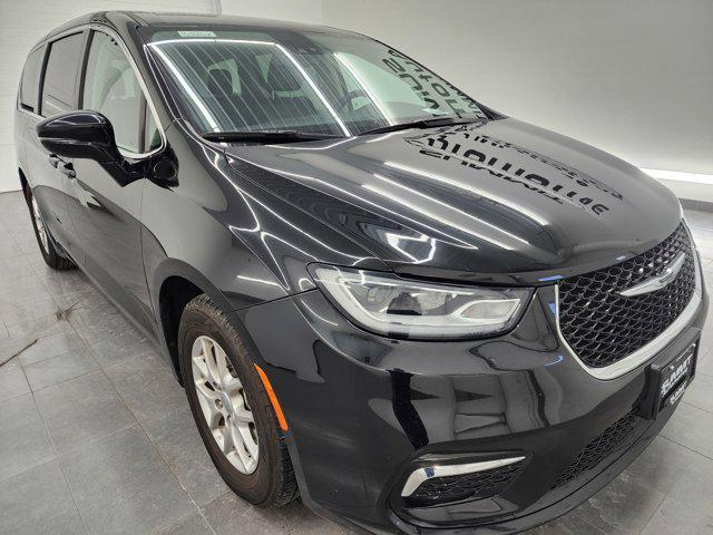 used 2024 Chrysler Pacifica car