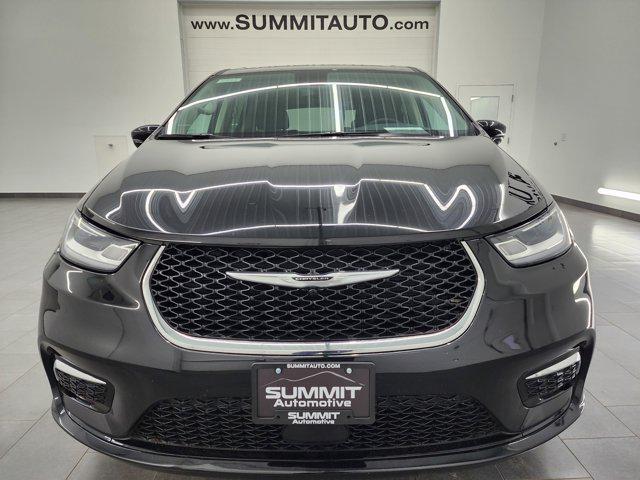 used 2024 Chrysler Pacifica car, priced at $27,499