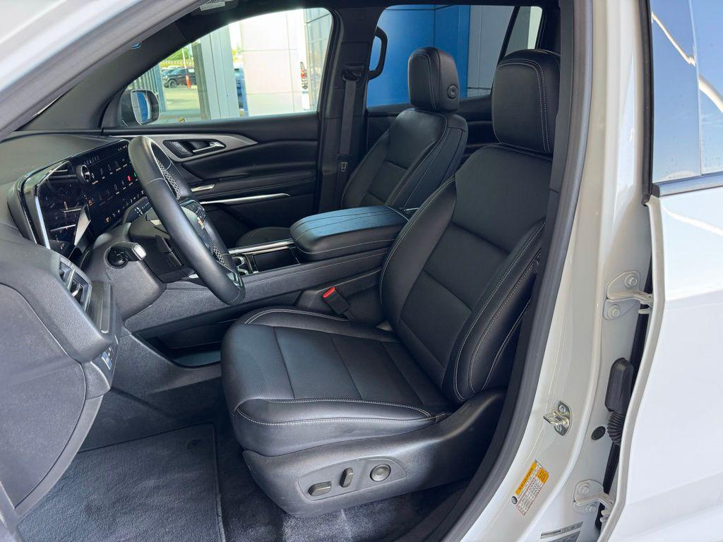 used 2026 Chevrolet Traverse car, priced at $39,773