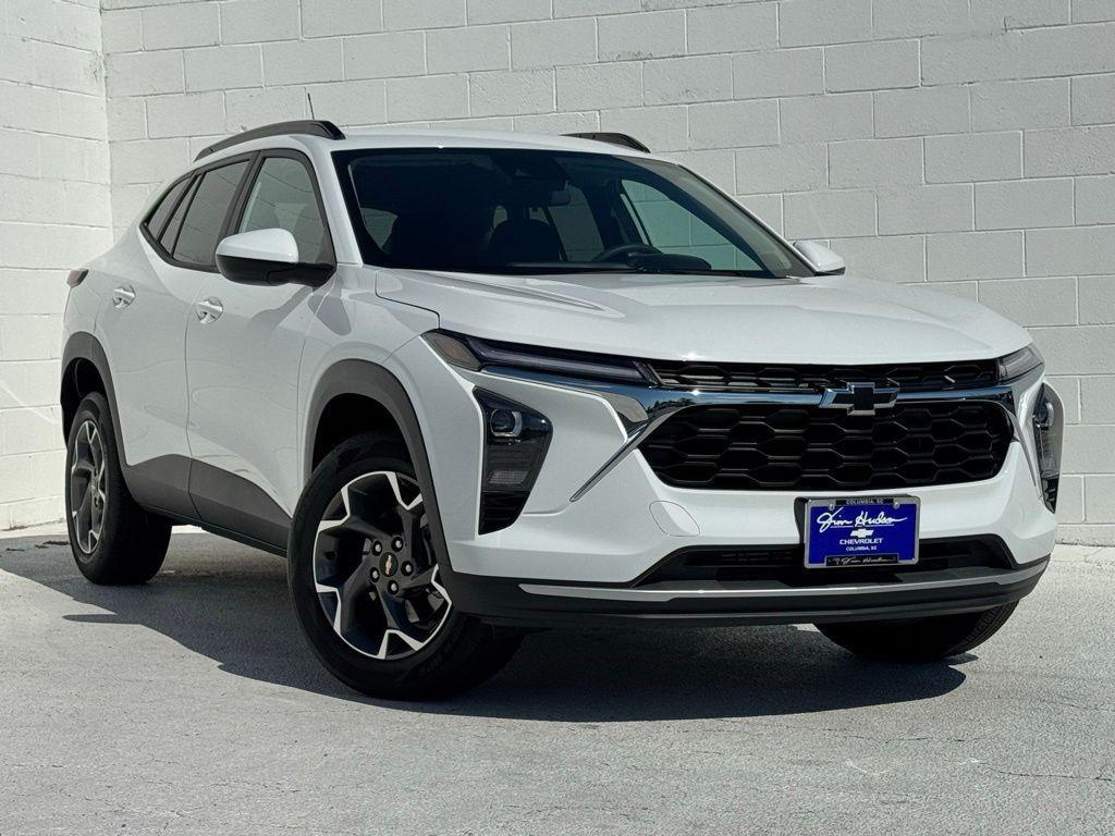 used 2025 Chevrolet Trax car, priced at $22,392