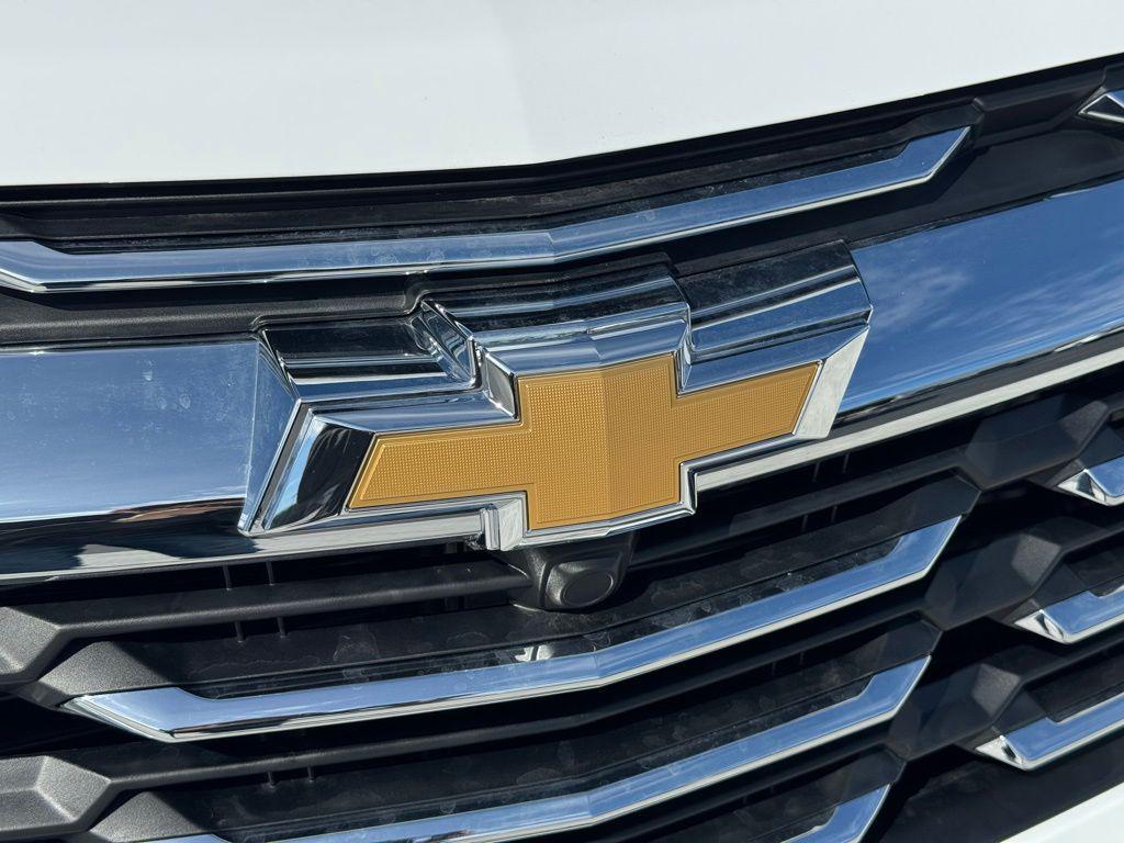 new 2026 Chevrolet Equinox car, priced at $26,487