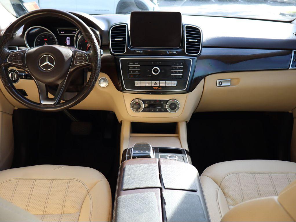 Mercedes-Benz GLE view 23
