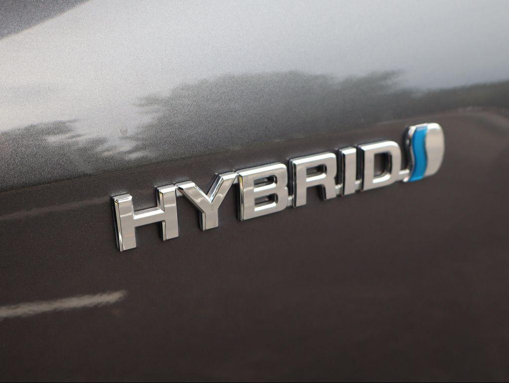 used 2021 Toyota Highlander Hybrid car, priced at $34,127