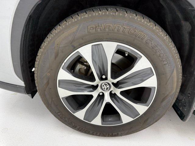 used 2024 Toyota Highlander car, priced at $31,380
