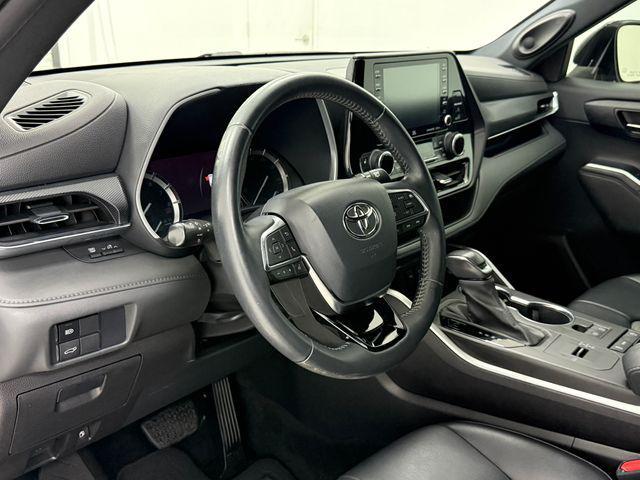 used 2021 Toyota Highlander car, priced at $28,762