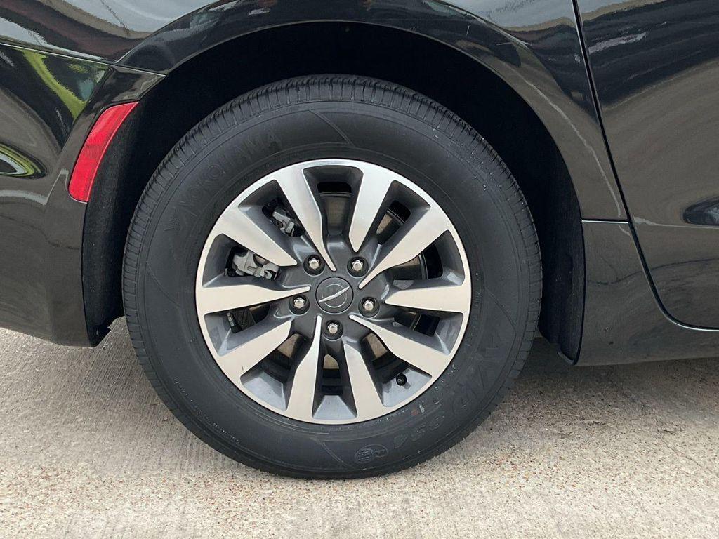 used 2023 Chrysler Pacifica Hybrid car, priced at $23,901