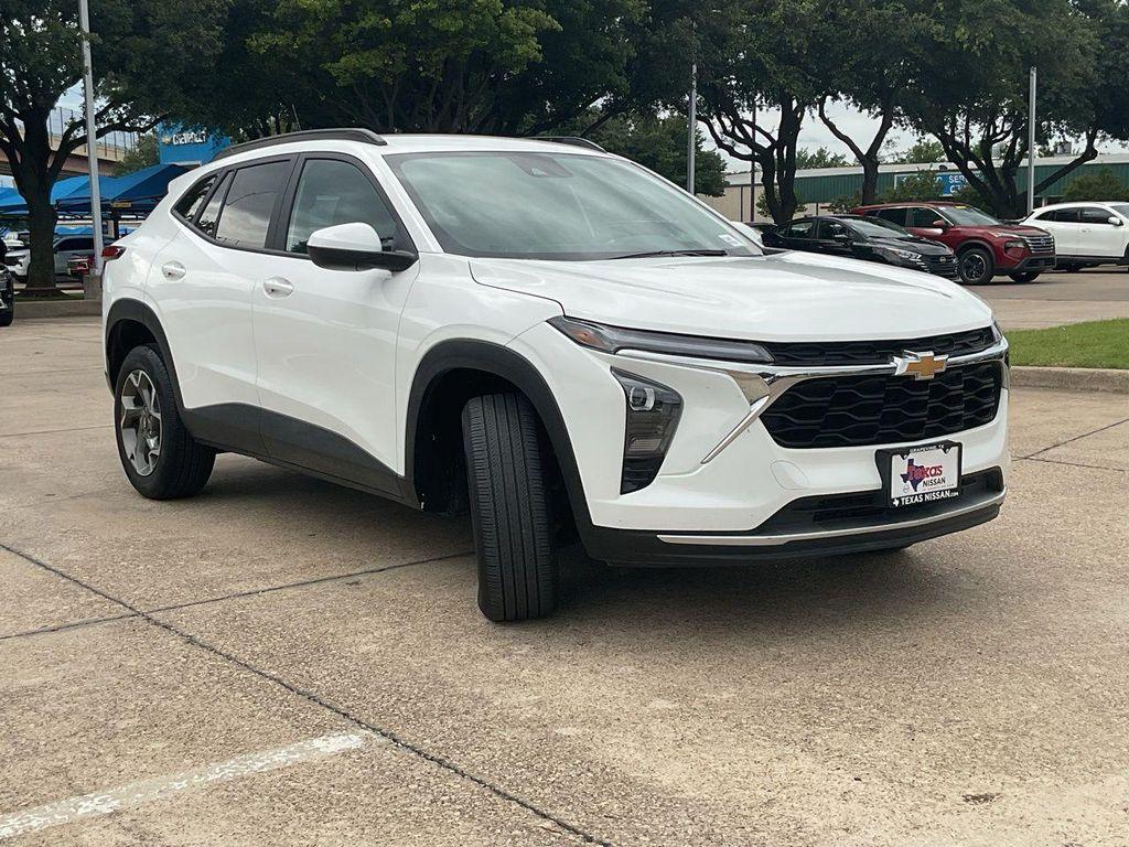 used 2025 Chevrolet Trax car, priced at $19,401