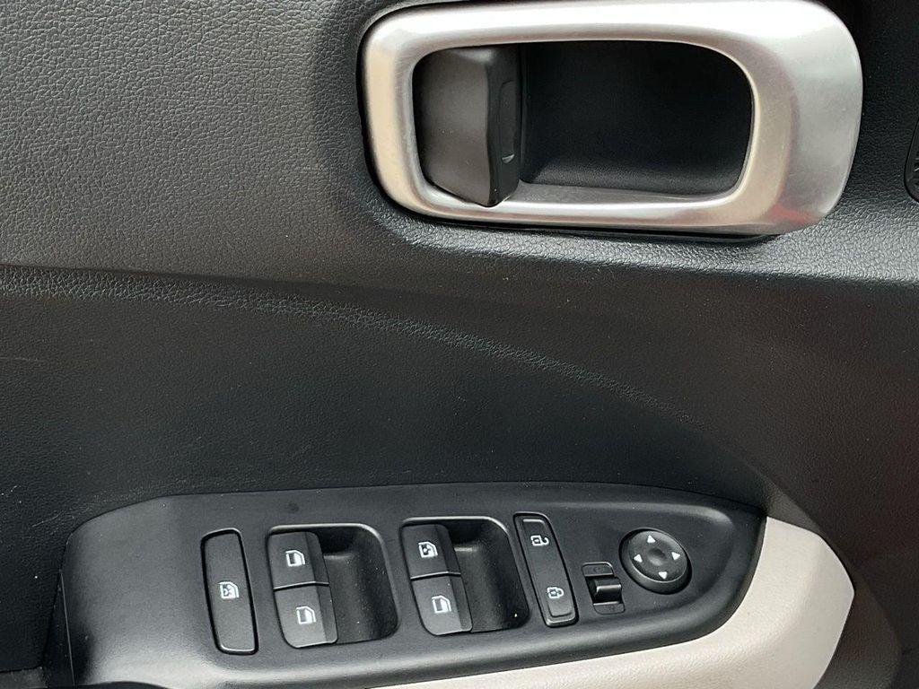 used 2025 Hyundai Venue car, priced at $16,901