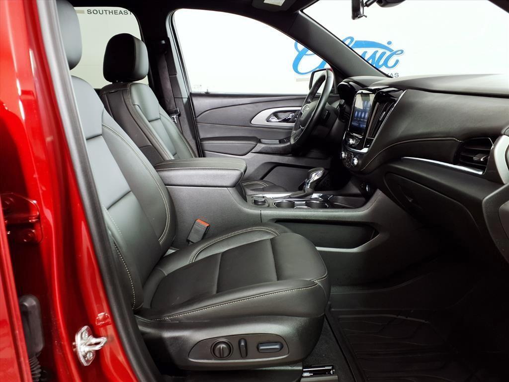 used 2023 Chevrolet Traverse car, priced at $33,991