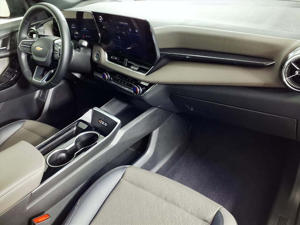 used 2025 Chevrolet Equinox car, priced at $26,991