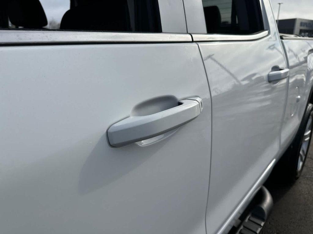 used 2015 GMC Sierra 1500 car, priced at $22,050