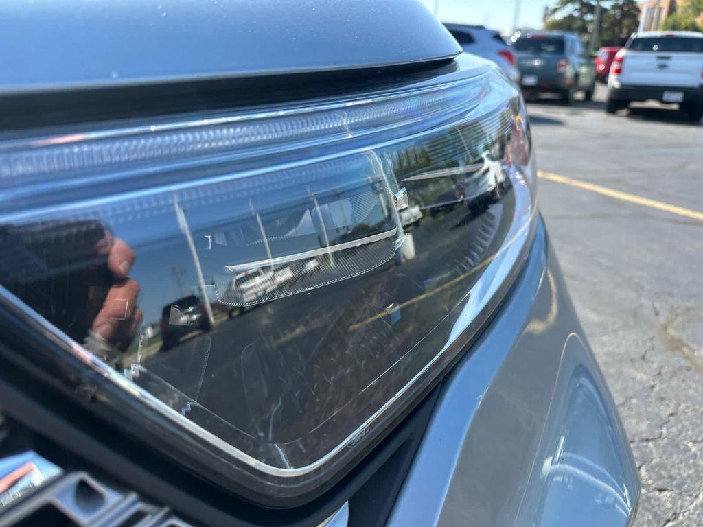 used 2023 Ford Explorer car, priced at $33,334