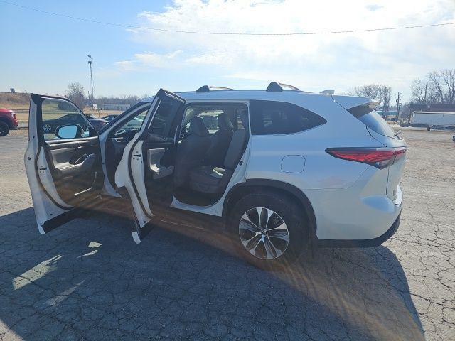 used 2021 Toyota Highlander car, priced at $29,138