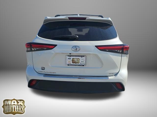 used 2021 Toyota Highlander car, priced at $29,138