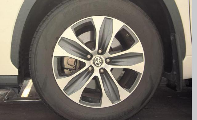 used 2021 Toyota Highlander car, priced at $29,544