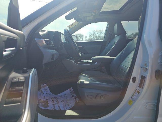 used 2021 Toyota Highlander car, priced at $29,138