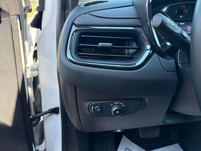 used 2023 Chevrolet Equinox car, priced at $25,654