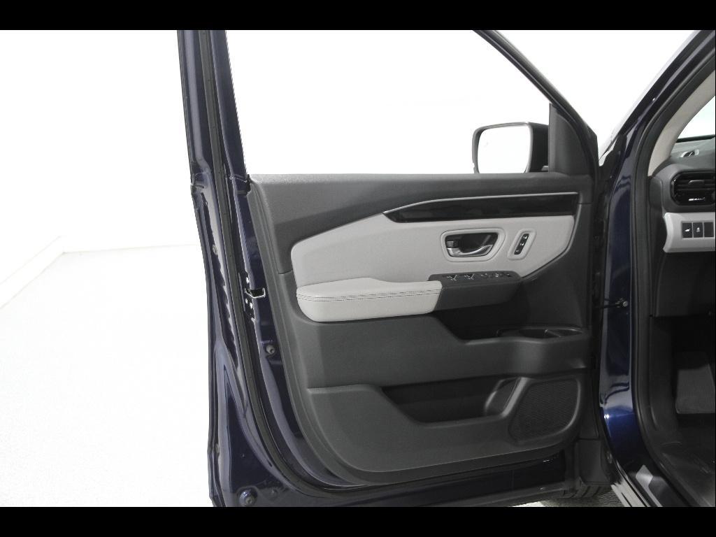 used 2025 Honda Pilot car, priced at $41,948
