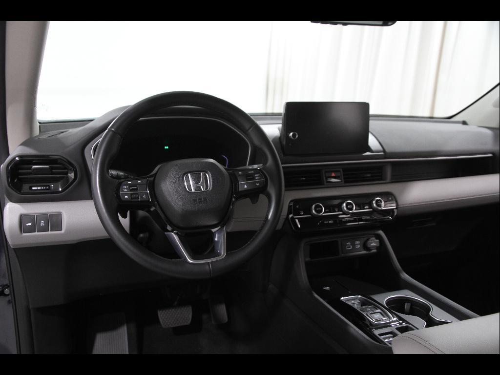 used 2025 Honda Pilot car, priced at $41,948