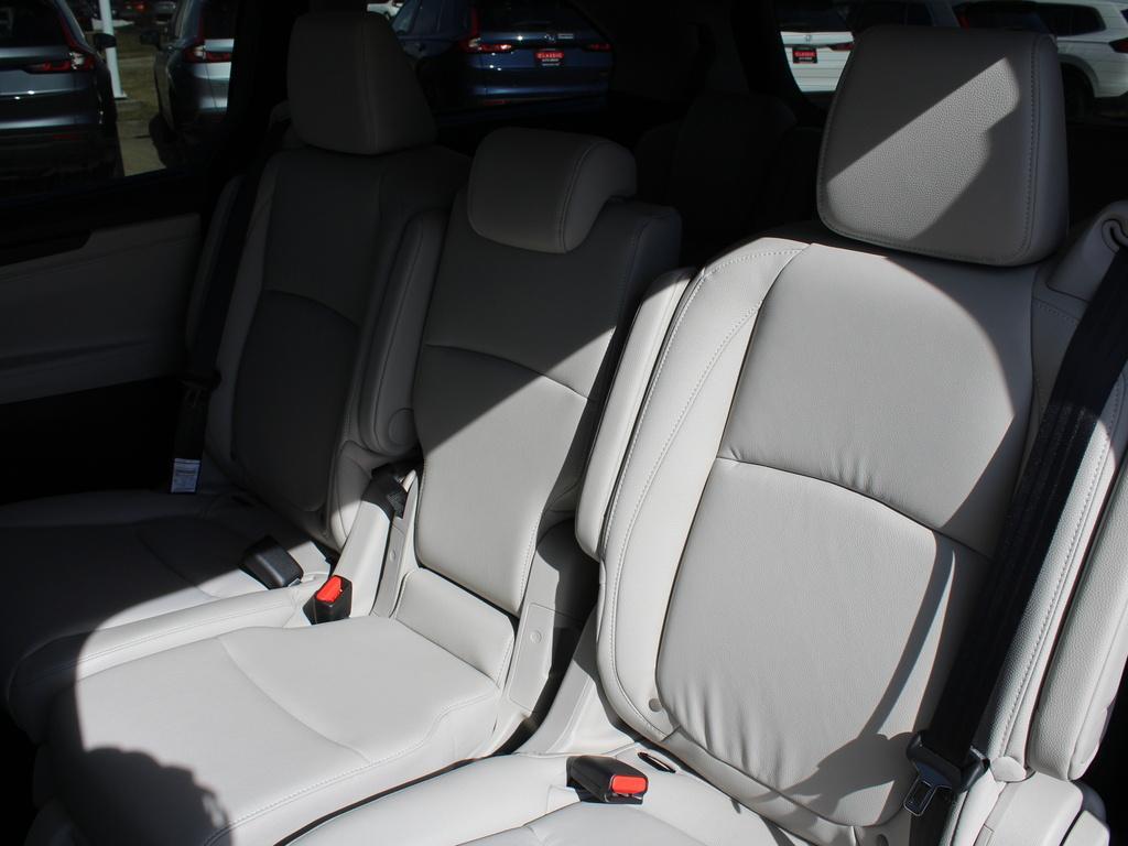 new 2026 Honda Odyssey car, priced at $42,430