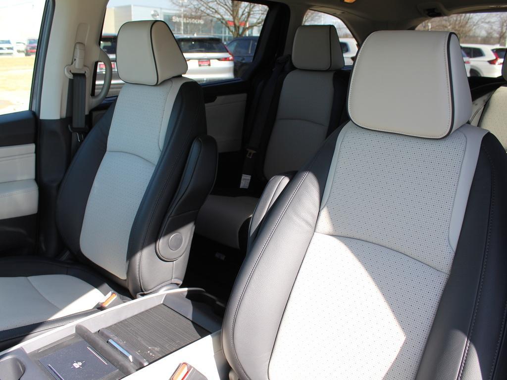new 2026 Honda Odyssey car, priced at $54,335