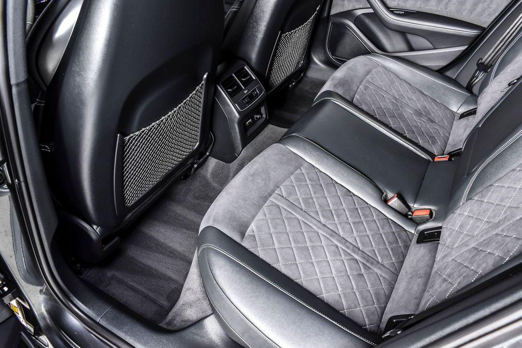 Audi S4 view 18