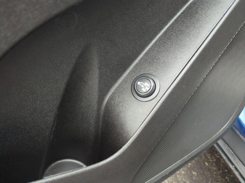 used 2020 Chevrolet Equinox car, priced at $15,900