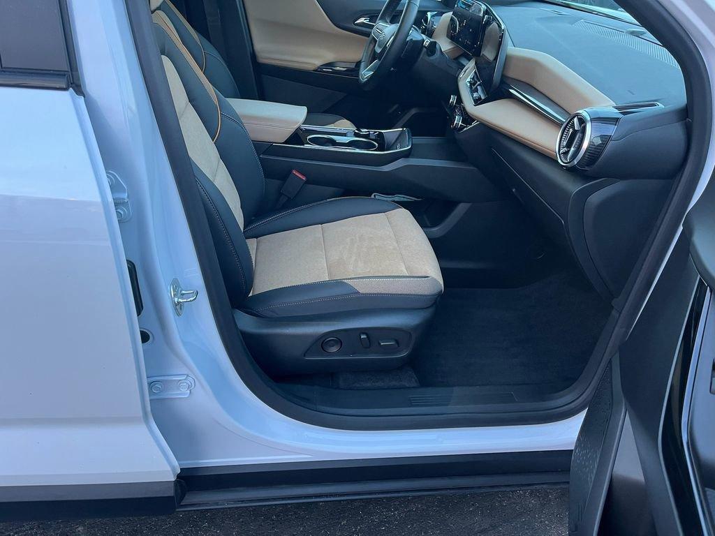 used 2025 Chevrolet Equinox car, priced at $32,900