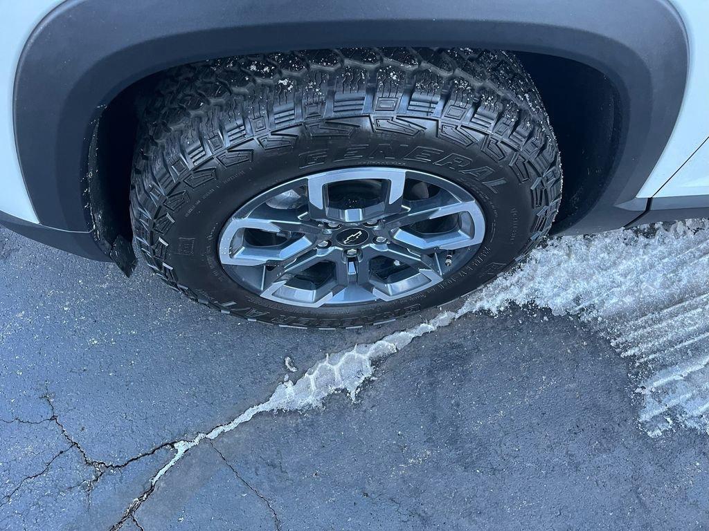 used 2025 Chevrolet Equinox car, priced at $32,900