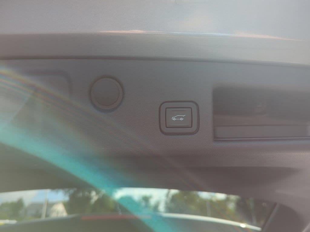used 2023 Chevrolet Equinox car, priced at $25,675