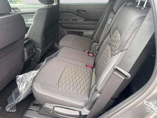 new 2025 Nissan Pathfinder car, priced at $39,105