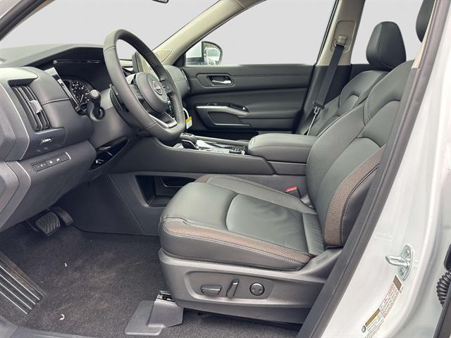 new 2025 Nissan Pathfinder car, priced at $45,924