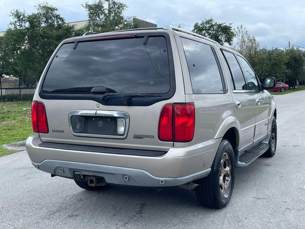 used 2001 Lincoln Navigator car, priced at $2,499