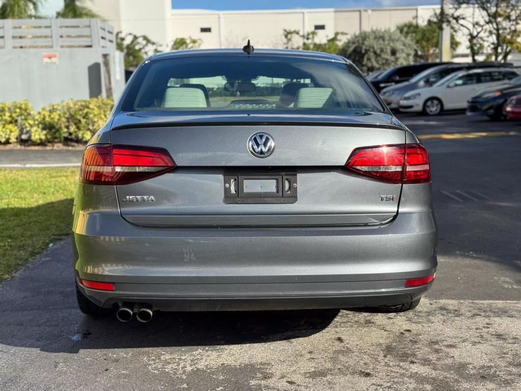 2017 Platinum Gray Metallic Volkswagen Jetta