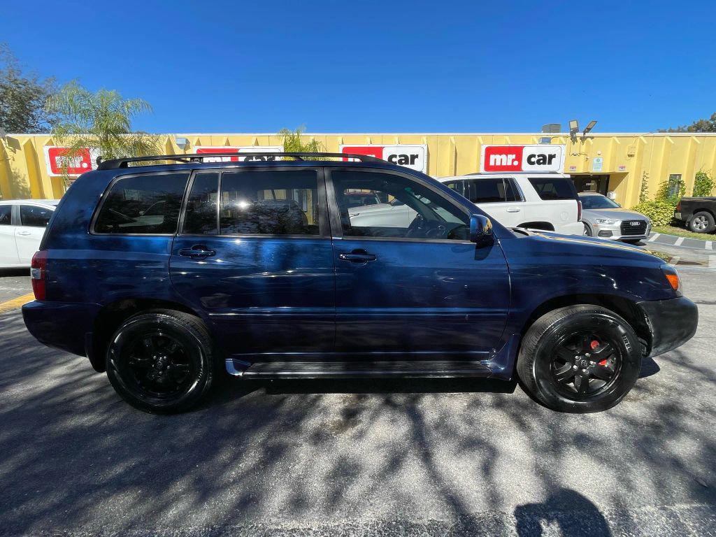 used 2004 Toyota Highlander car, priced at $3,299