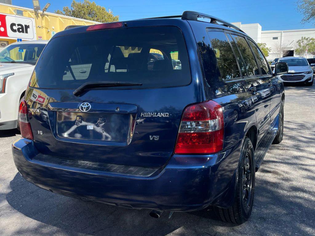 used 2004 Toyota Highlander car, priced at $3,299