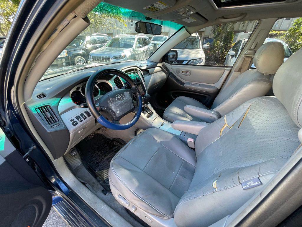 used 2004 Toyota Highlander car, priced at $3,299