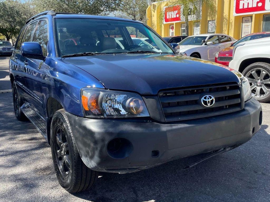 used 2004 Toyota Highlander car, priced at $3,299