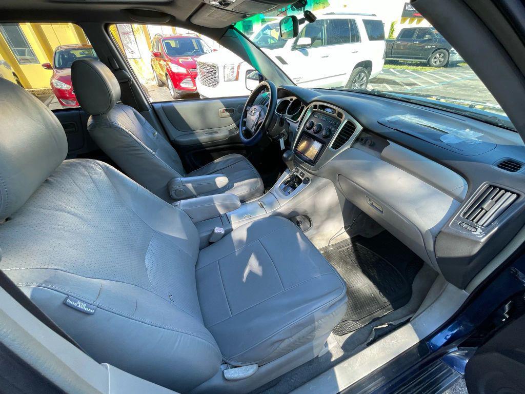 used 2004 Toyota Highlander car, priced at $3,299