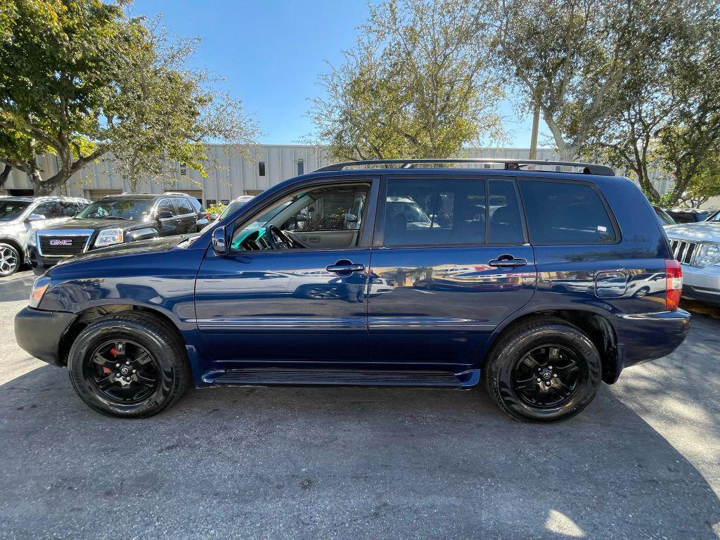 used 2004 Toyota Highlander car, priced at $3,299