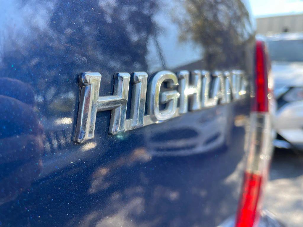 used 2004 Toyota Highlander car, priced at $3,299