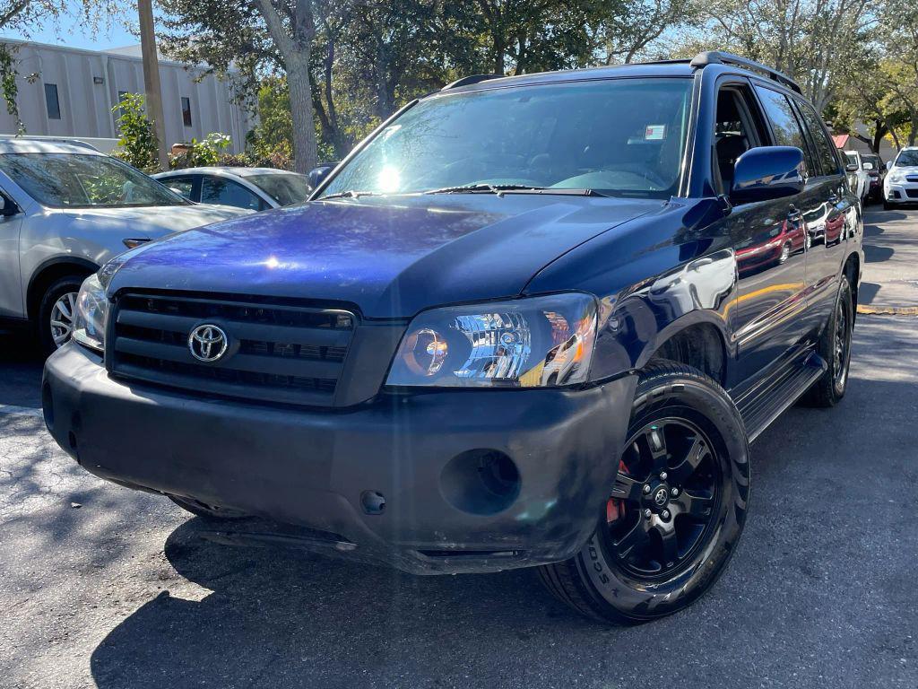 used 2004 Toyota Highlander car, priced at $3,299