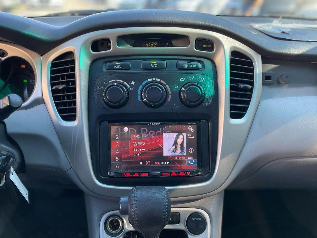 used 2004 Toyota Highlander car, priced at $3,299