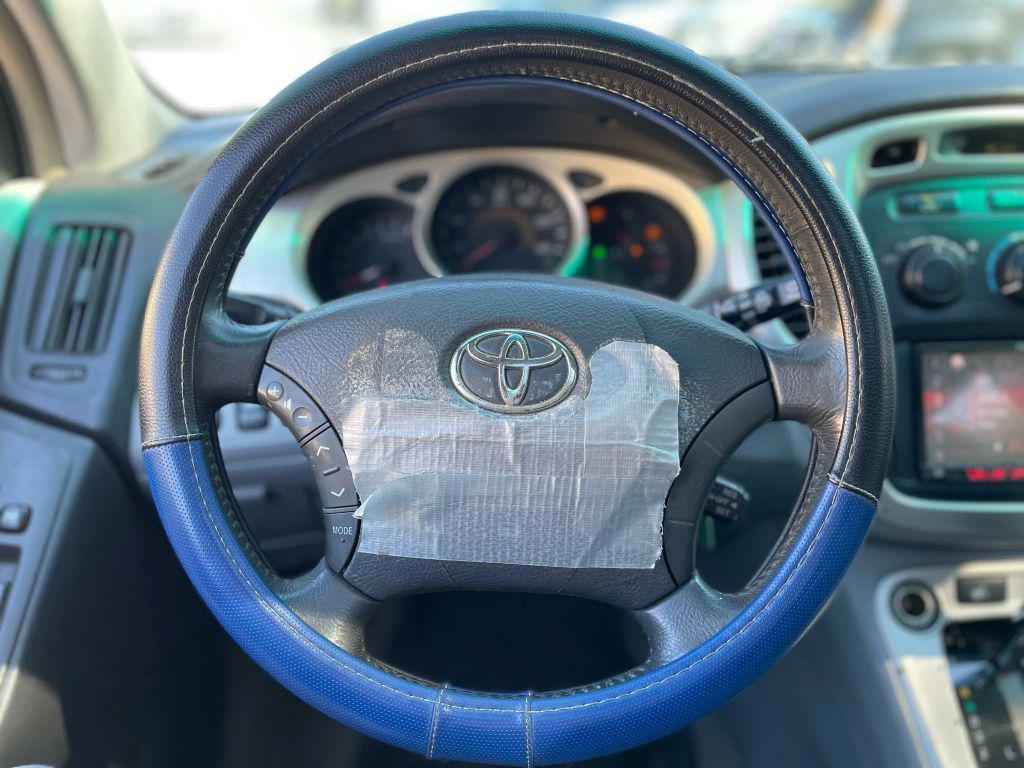 used 2004 Toyota Highlander car, priced at $3,299